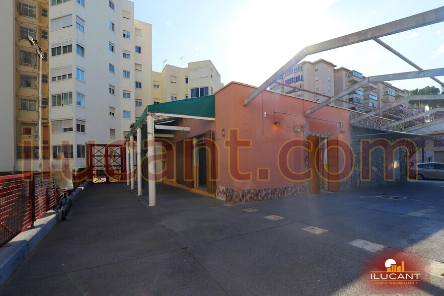 Retail in Alicante for sale - Building Photo - Image 2 of 13