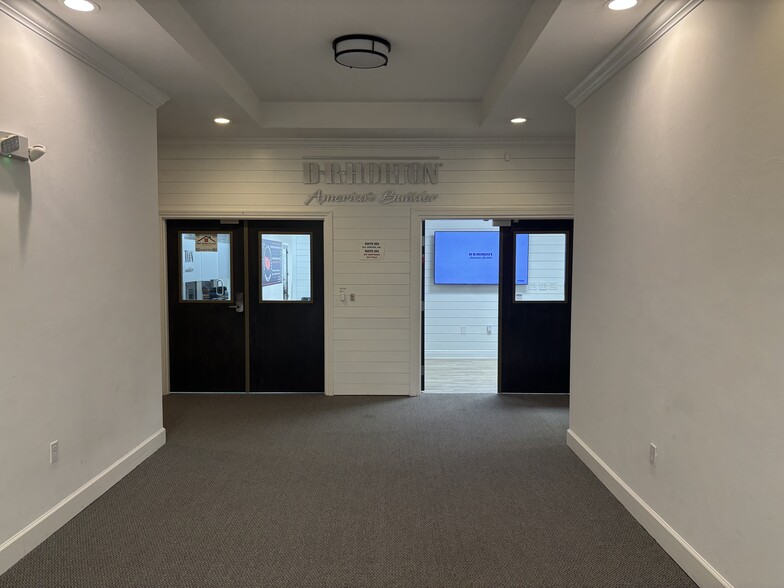 3606 Maclay Blvd S, Tallahassee, FL for lease - Interior Photo - Image 2 of 42