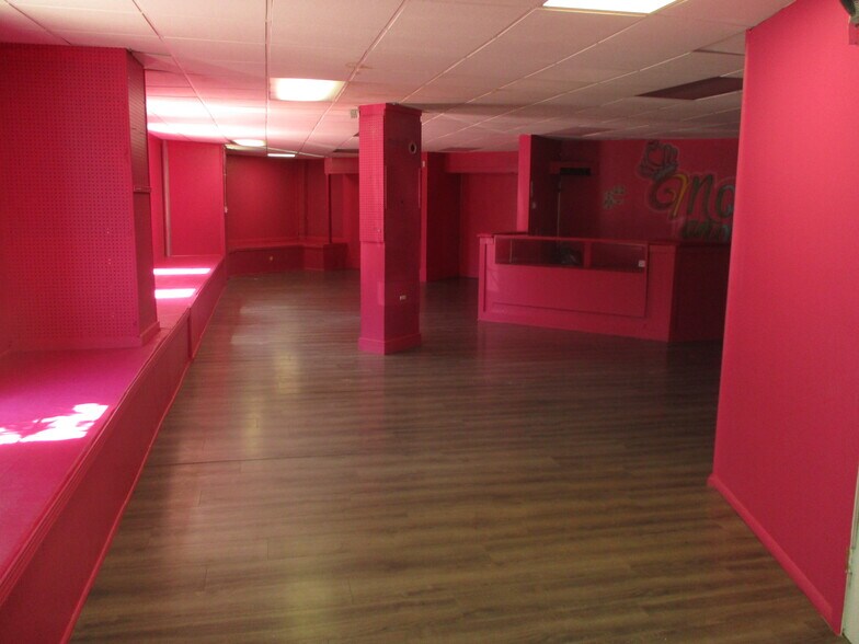 1005 Portland Ave, Rochester, NY for lease - Interior Photo - Image 2 of 27