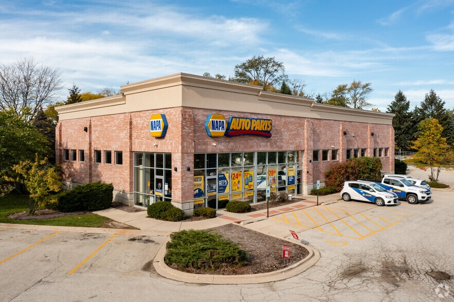 40 Baker Hill Dr, Glen Ellyn, IL 60137