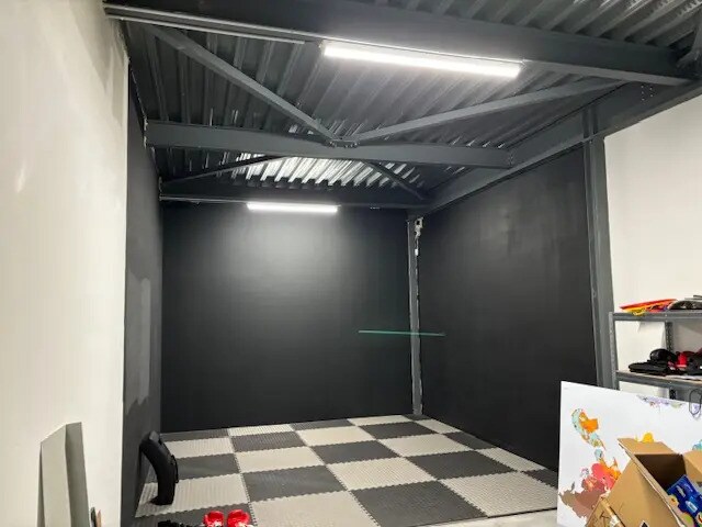 Flex in Bourg-lès-Valence for lease - Interior Photo - Image 2 of 5