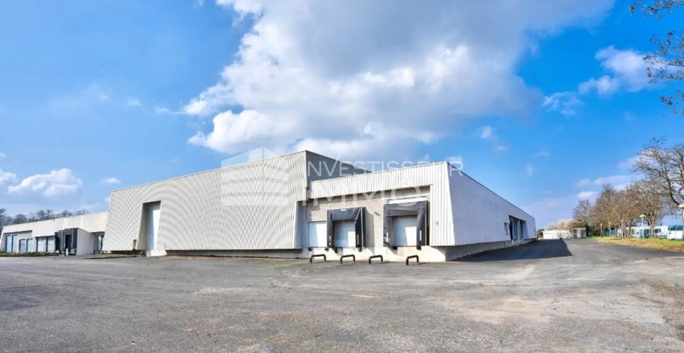 Flex in Croissy-Beaubourg for lease - Building Photo - Image 1 of 12