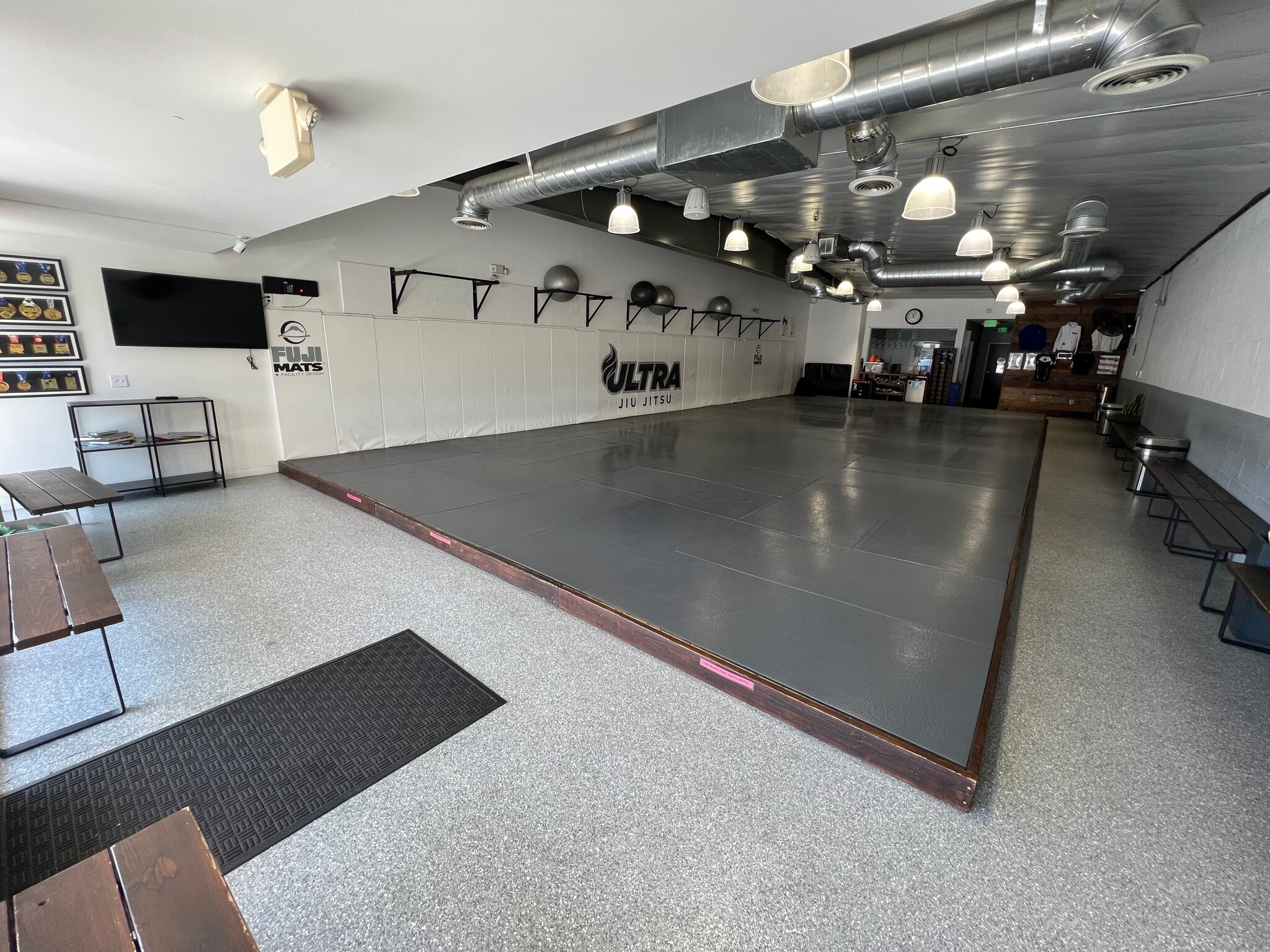 26057-26069 Bouquet Canyon Rd, Valencia, CA for lease Building Photo- Image 1 of 12