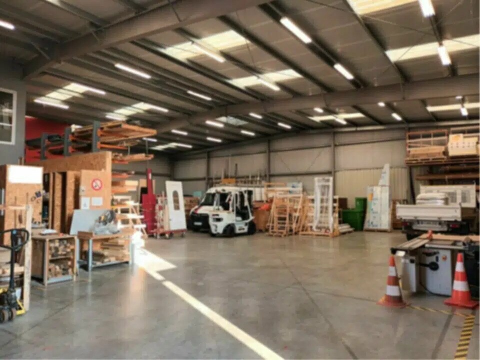 Flex in Épouville for lease Interior Photo- Image 1 of 2