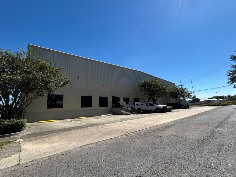 755 Airline Dr, Kenner, LA for lease - Building Photo - Image 2 of 3