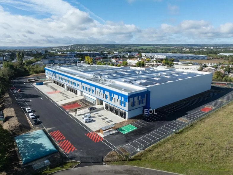 Industrial in Conflans-Sainte-Honorine for lease - Aerial - Image 3 of 12