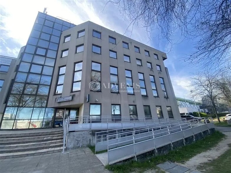Office in Rosny-sous-Bois for lease - Building Photo - Image 2 of 9