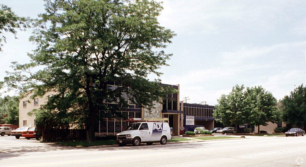 9865 W Roosevelt Rd, Westchester, IL 60154