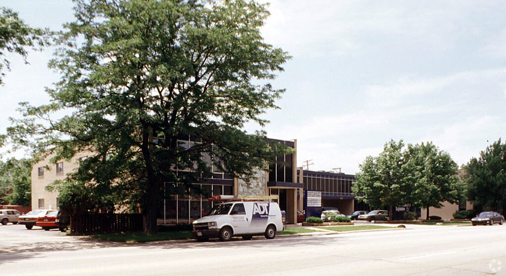 9865 W Roosevelt Rd, Westchester, IL 60154