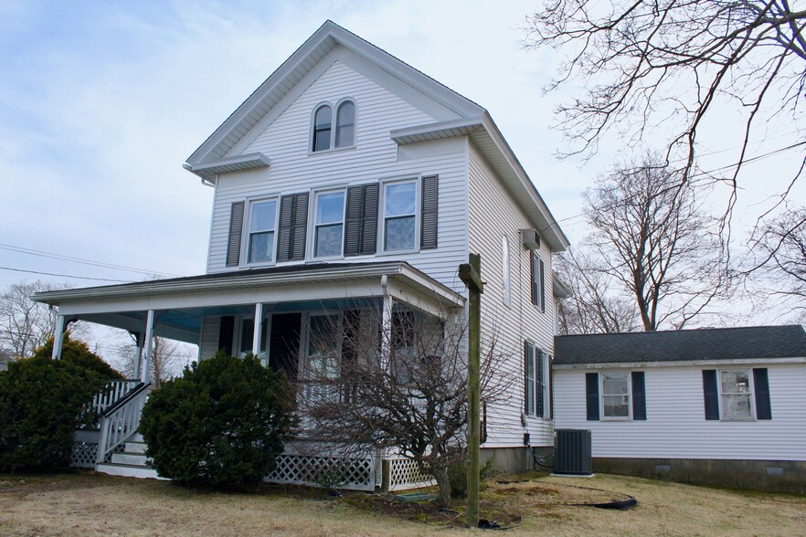 34 W Main St, Clinton, CT for sale - Primary Photo - Image 1 of 1