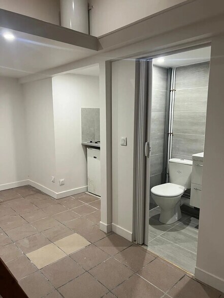 33 Rue André Joineau, Le Pré-Saint-Gervais for lease - Interior Photo - Image 3 of 4