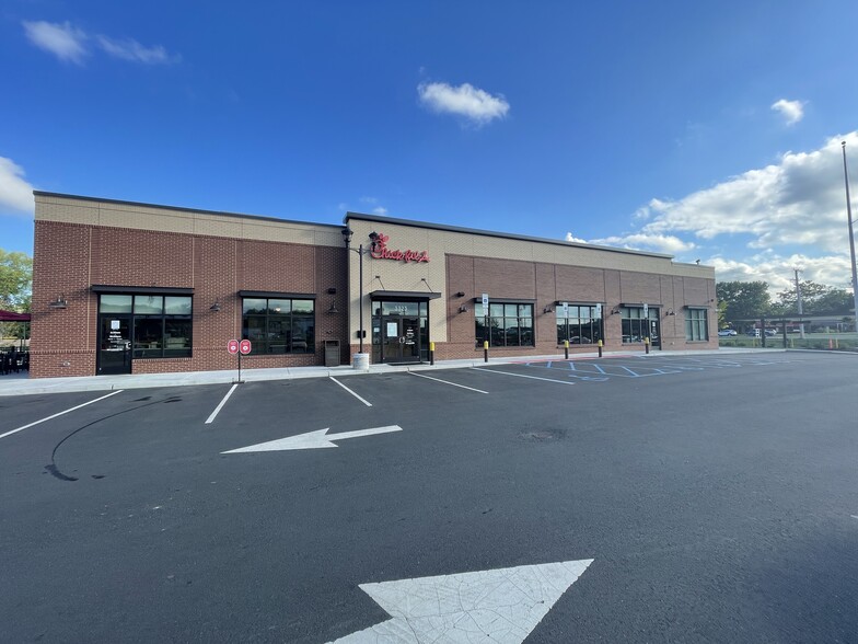 3301 US Highway 9, Freehold, NJ for lease - Building Photo - Image 3 of 8