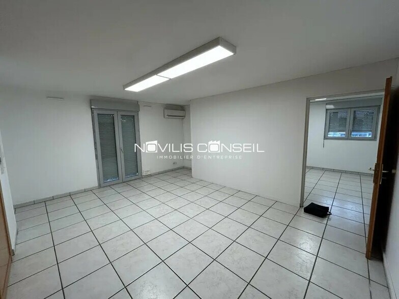 Office in Tournefeuille for lease - Interior Photo - Image 3 of 7