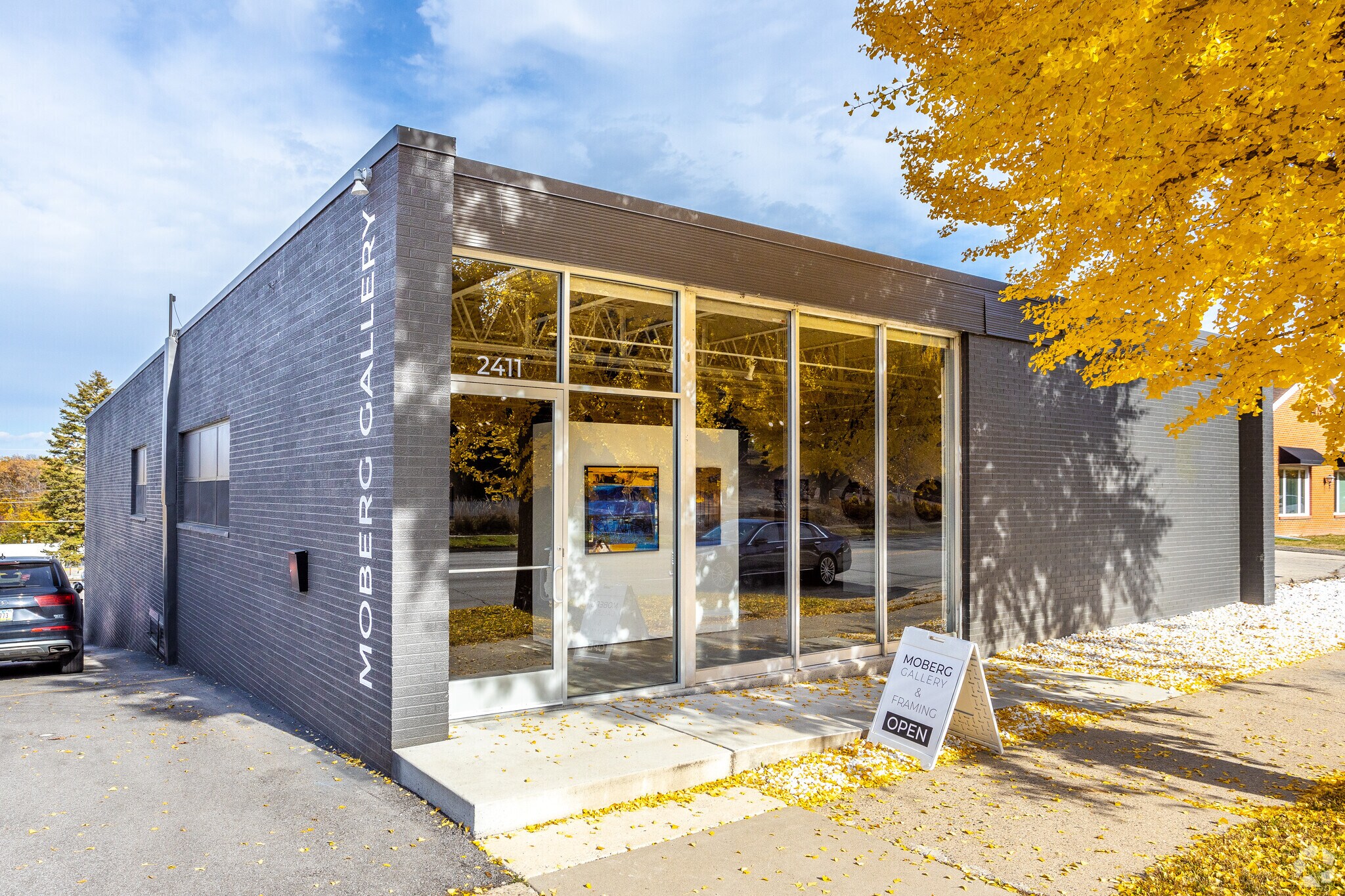 2411 Grand Ave, Des Moines, IA for sale Primary Photo- Image 1 of 1