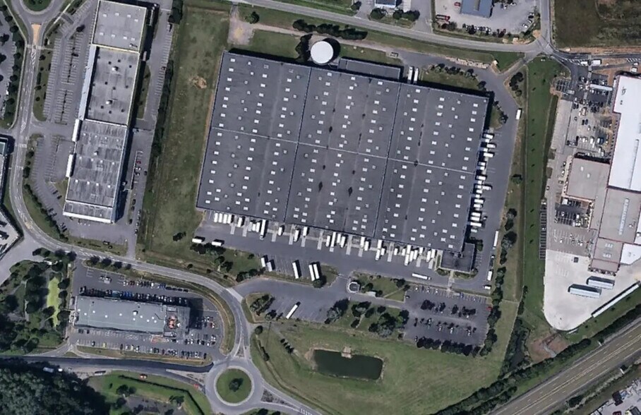 Industrial in Allonne for lease - Building Photo - Image 2 of 13