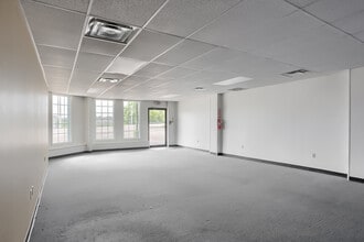 1429 New Butler Rd, New Castle, PA for lease Interior Photo- Image 1 of 3
