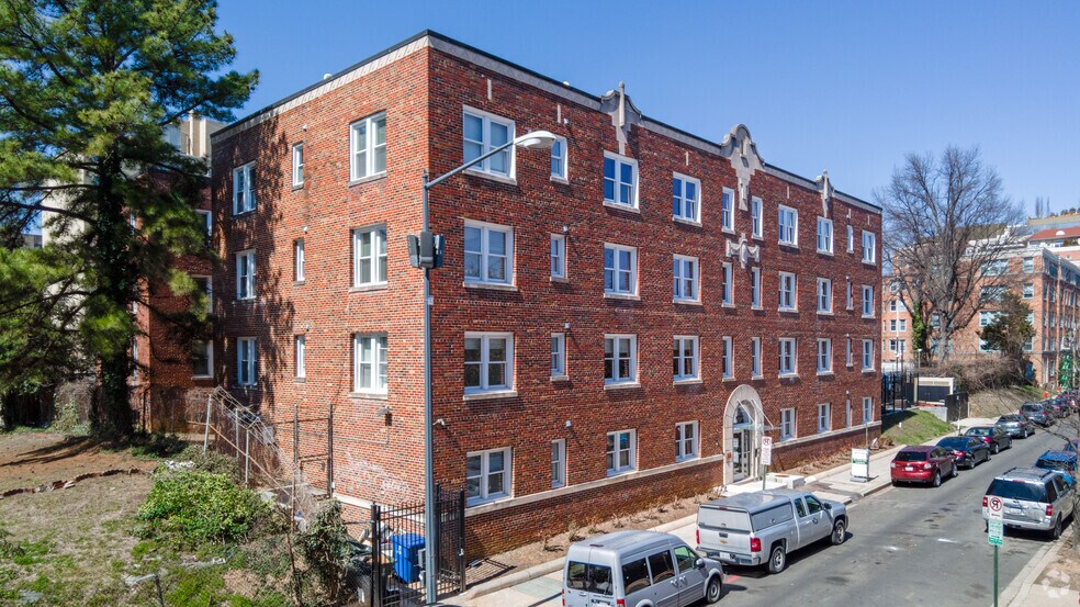 2517 Mozart Pl NW, Washington, DC for sale - Primary Photo - Image 1 of 1