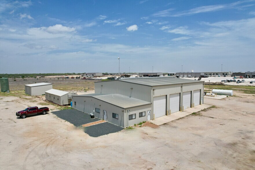 856 County Road 429, Pleasanton, TX for sale - Building Photo - Image 1 of 1