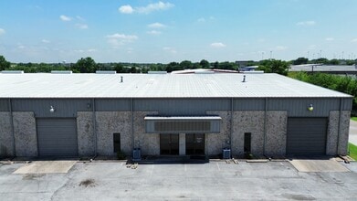 1000-1008 N Commercial Blvd, Arlington, TX for lease Building Photo- Image 1 of 7