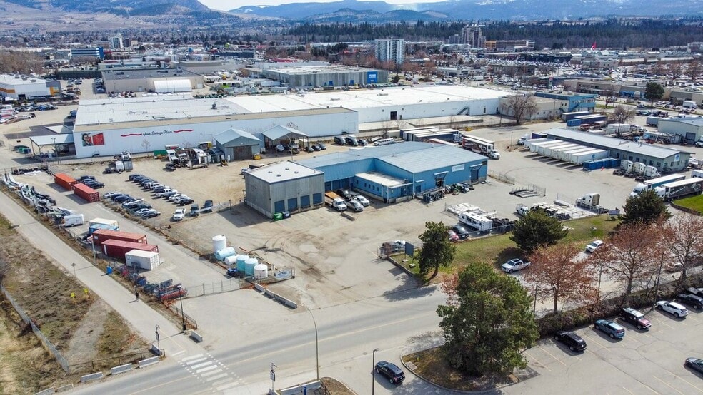 1505 Hardy St, Kelowna, BC for sale - Building Photo - Image 2 of 11