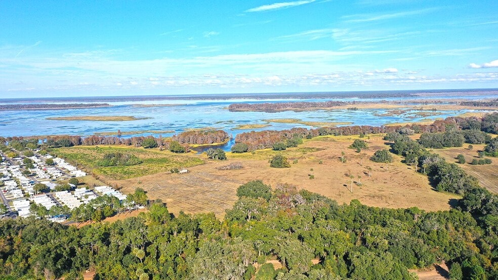 18365 45th Ave, Reddick, FL 32686