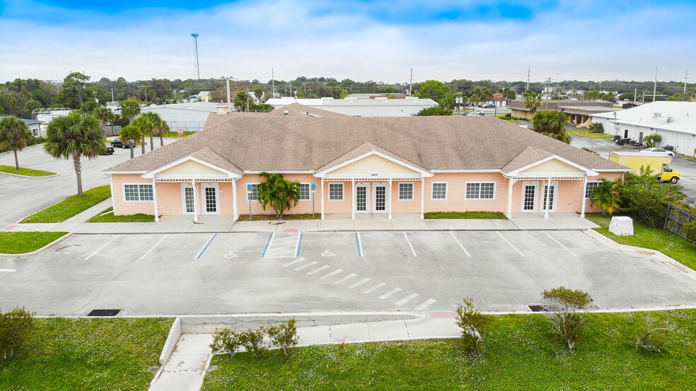 1464 Troutman Blvd NE, Palm Bay, FL for sale - Primary Photo - Image 1 of 1