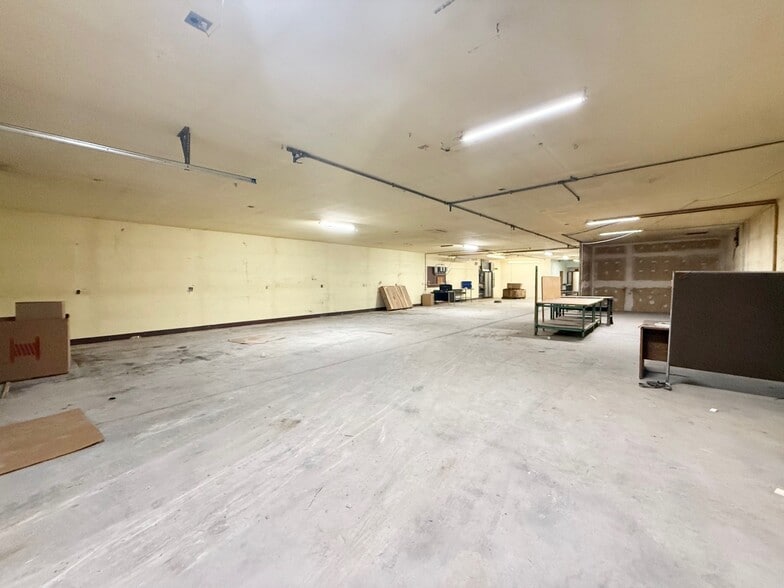 1115 Race St, Plattsmouth, NE for sale - Interior Photo - Image 2 of 4