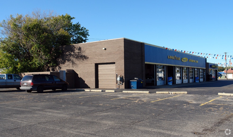 8038 E 12 Mile Rd, Warren, MI for sale - Building Photo - Image 1 of 1
