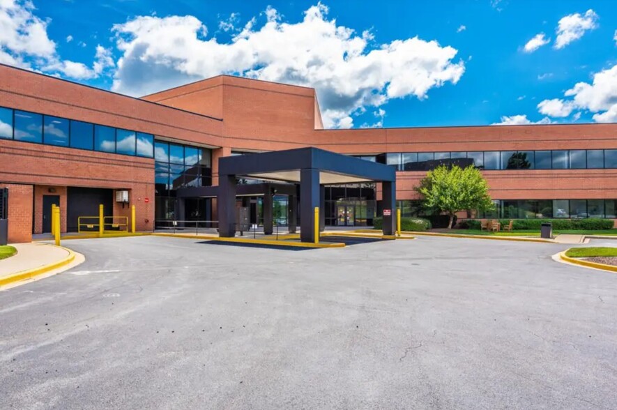 5280 Corporate Dr, Frederick, MD for lease - Building Photo - Image 1 of 7