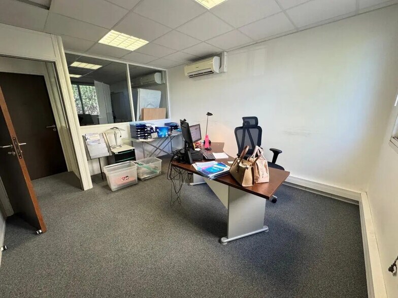 Office in Aubagne for sale - Interior Photo - Image 2 of 6