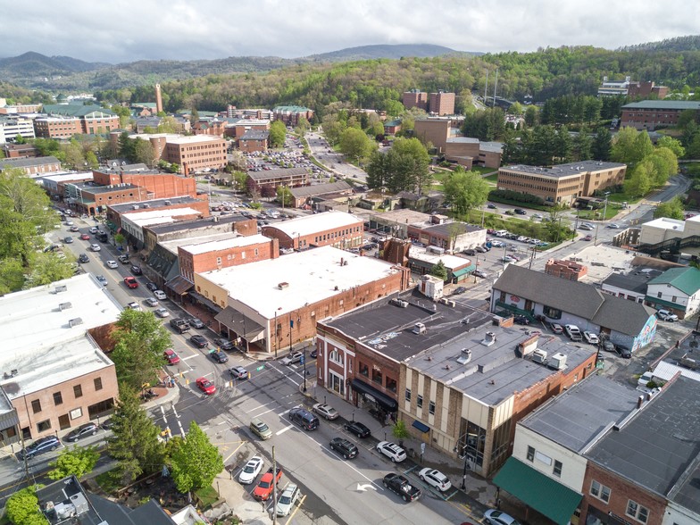 671 W King St, Boone, NC for sale - Building Photo - Image 1 of 1