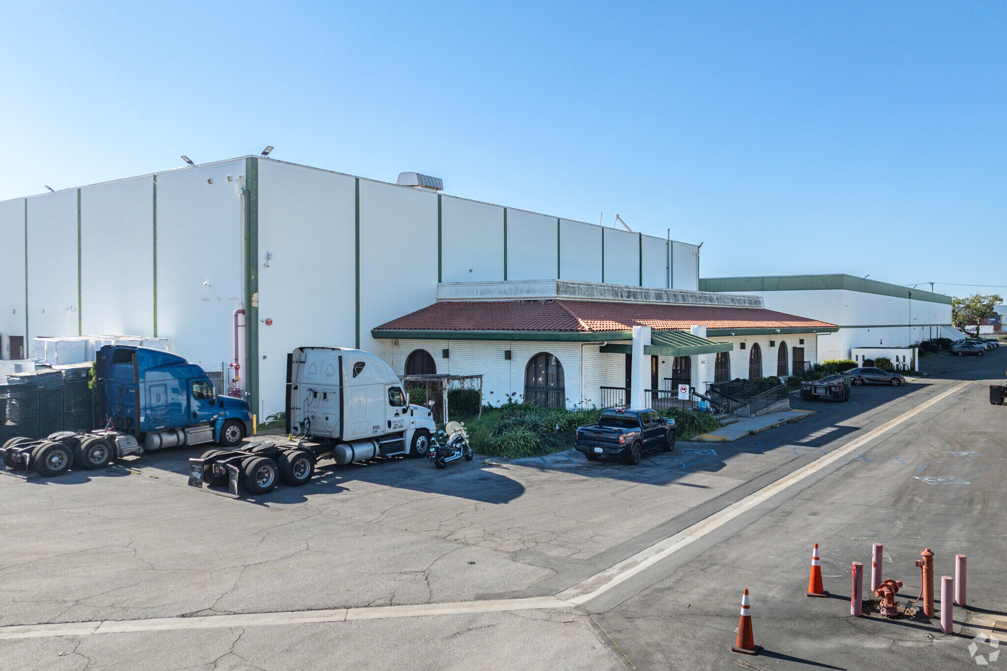 2550 El Presidio St, Carson, CA for sale Primary Photo- Image 1 of 1