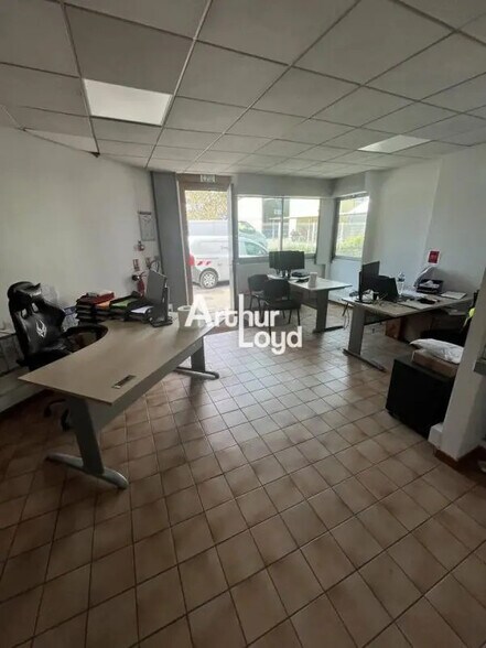 Flex in Mandelieu-la-Napoule for lease - Building Photo - Image 3 of 7