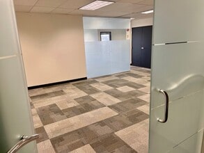 945-951 Hornet Dr, Hazelwood, MO for lease Interior Photo- Image 2 of 15