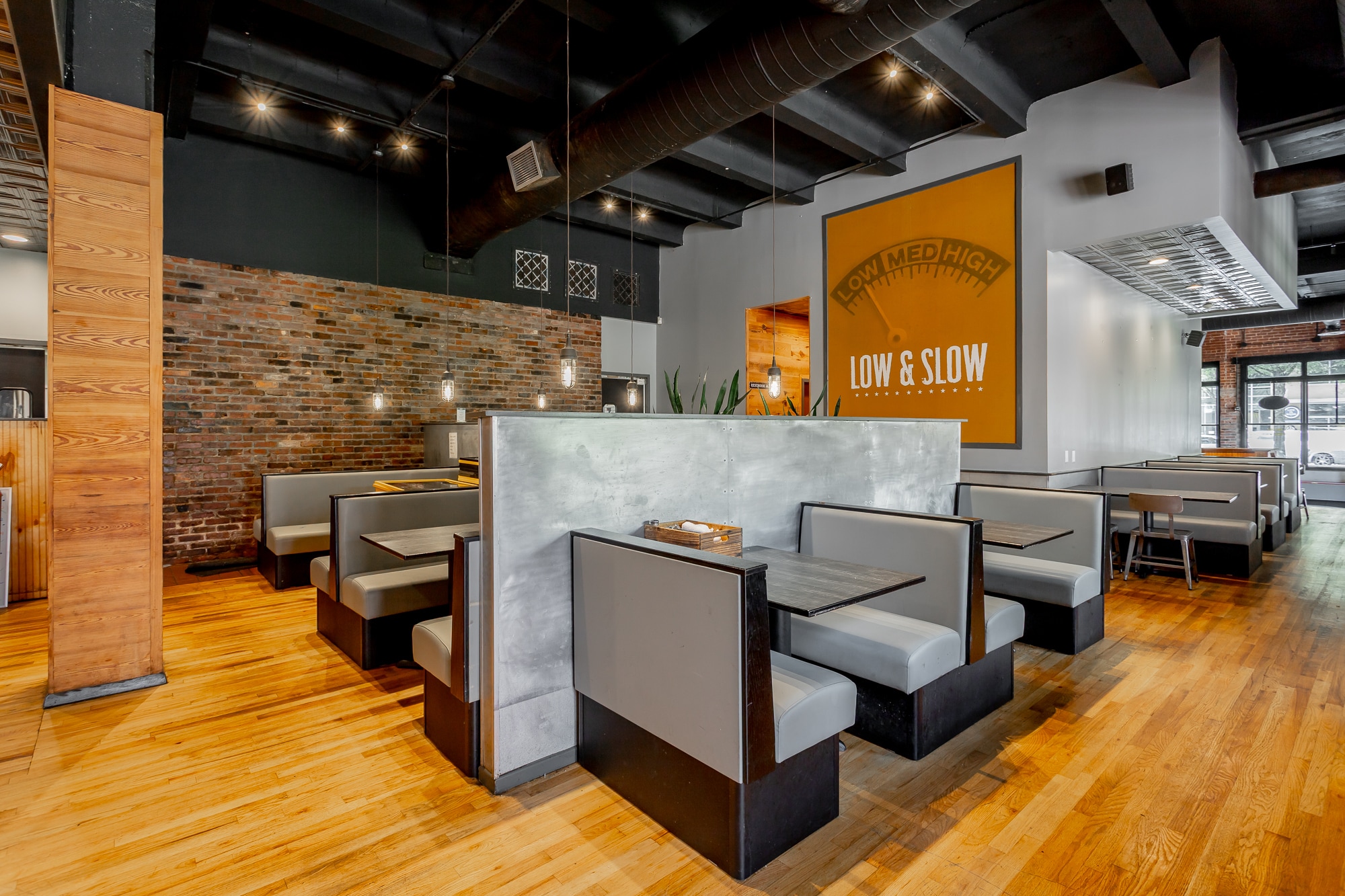 420 Broad St, Chattanooga, TN for lease Interior Photo- Image 1 of 23