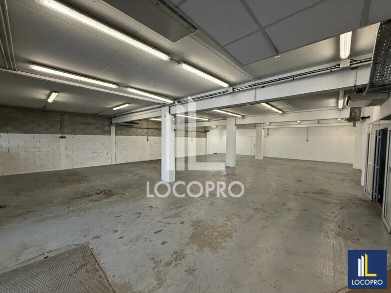 Flex in Le Cannet for lease - Interior Photo - Image 3 of 6