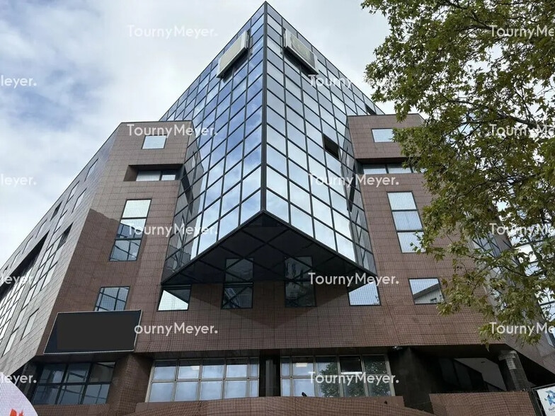 Office in Toulouse for lease - Building Photo - Image 1 of 21