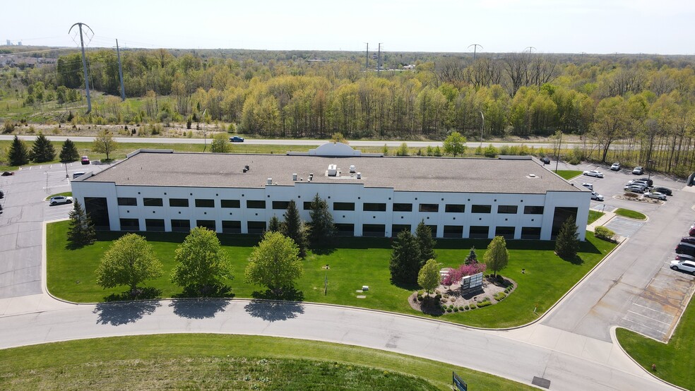 2720 Dupont Commerce Ct, Fort Wayne, IN for sale - Building Photo - Image 1 of 15