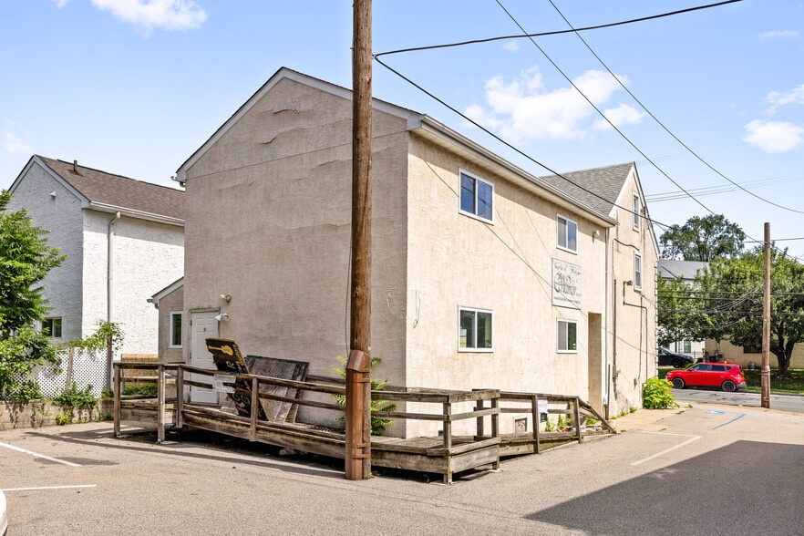 7026 Ridge Ave, Philadelphia, PA for sale - Building Photo - Image 3 of 25