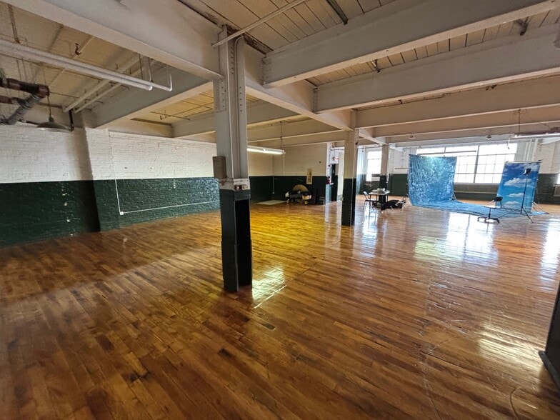92 Race St, Holyoke, MA for lease - Building Photo - Image 2 of 9