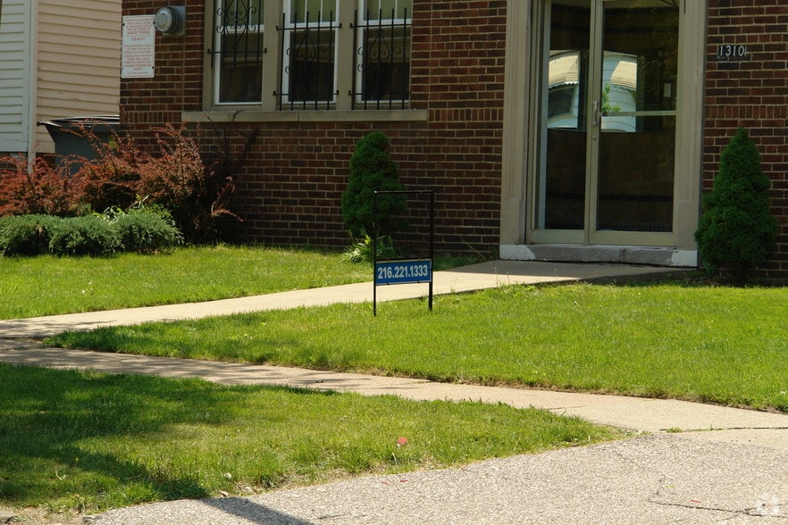 1310 W 116th St, Lakewood, OH for sale - Building Photo - Image 3 of 4