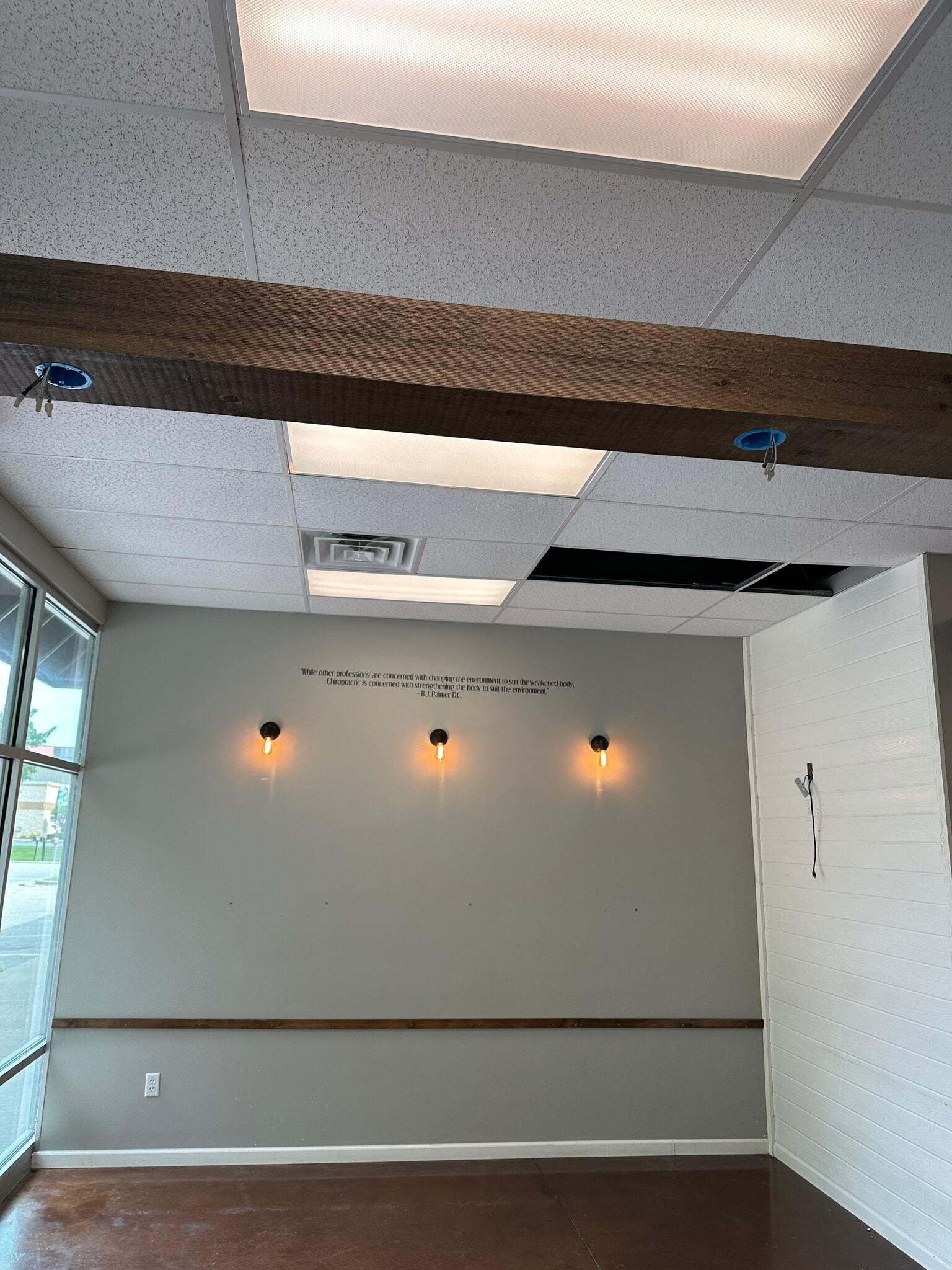 2626 S Oneida St, Green Bay, WI for lease Interior Photo- Image 1 of 5