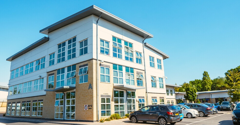 Holyrood Close, Poole for lease - Building Photo - Image 1 of 7