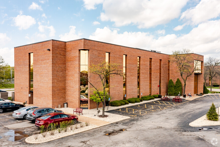 970 N Oak Lawn Ave, Elmhurst, IL for lease - Building Photo - Image 1 of 4