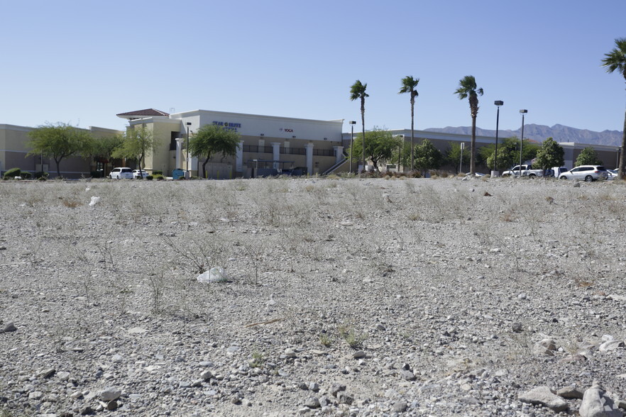 Deer Springs Way, Las Vegas, NV for lease - Primary Photo - Image 3 of 8