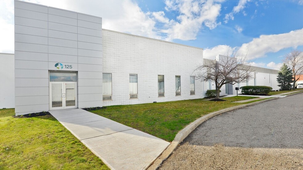 125 Asia Pl, Carlstadt, NJ for lease - Building Photo - Image 1 of 4
