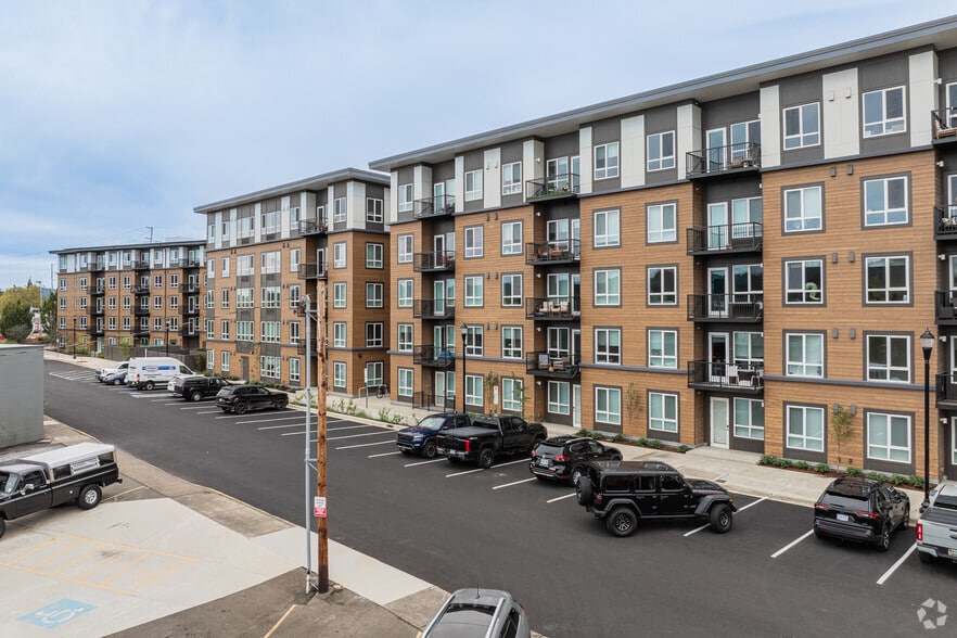 12230 SW Broadway St, Beaverton, OR for lease - Building Photo - Image 2 of 11