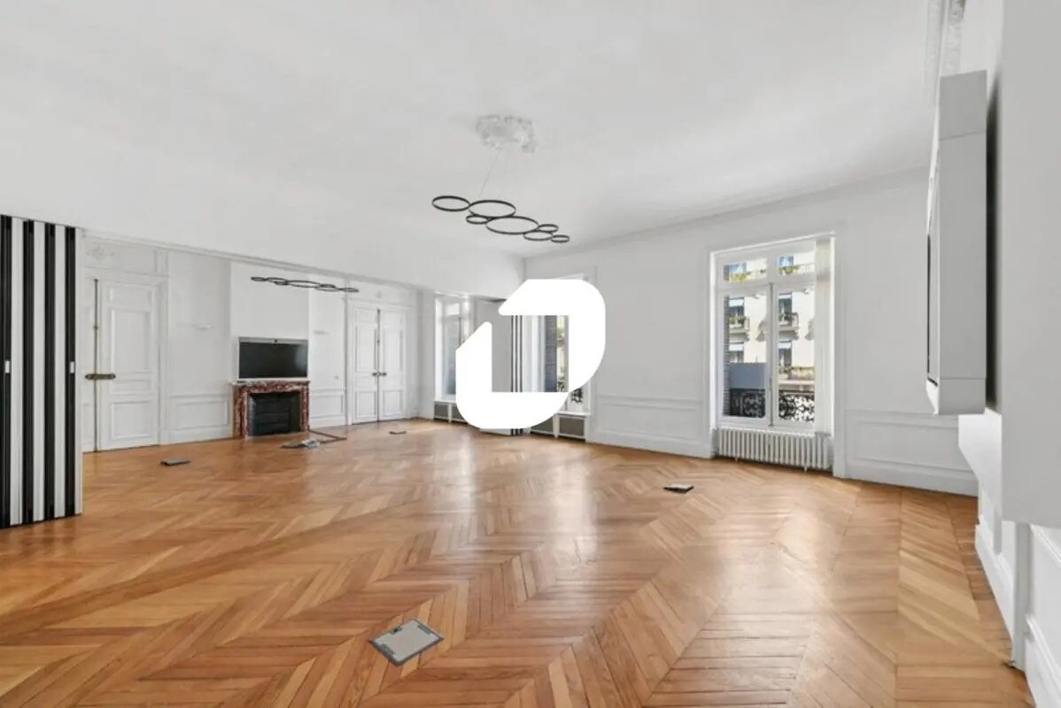 Office in Paris for lease Interior Photo- Image 1 of 20