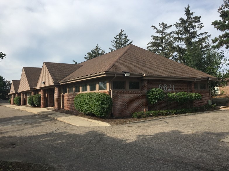 6621 W Maple Rd, West Bloomfield, MI for sale - Building Photo - Image 1 of 1