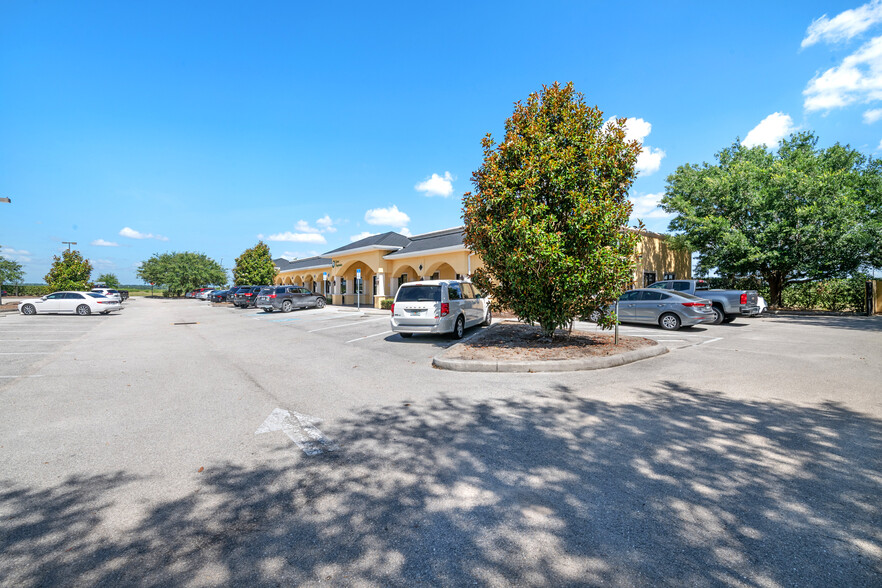 4690-4712 Exploration Ave, Lakeland, FL for lease - Building Photo - Image 3 of 14